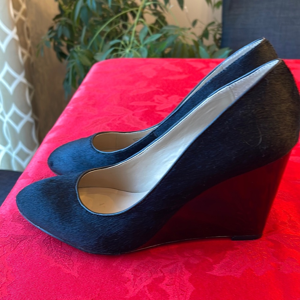 Shoes in very good condition. Worn twice at home. Size 7M
